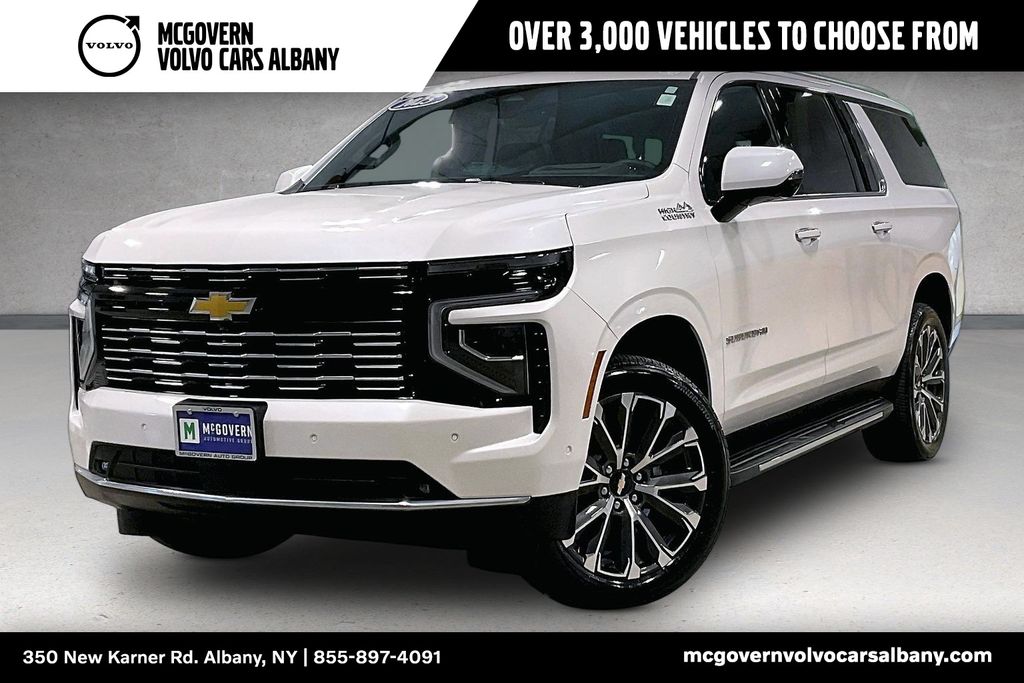 White (Iridescent Pearl Tricoat) 2025 Chevrolet Suburban SUV / Crossover Four-Wheel Drive