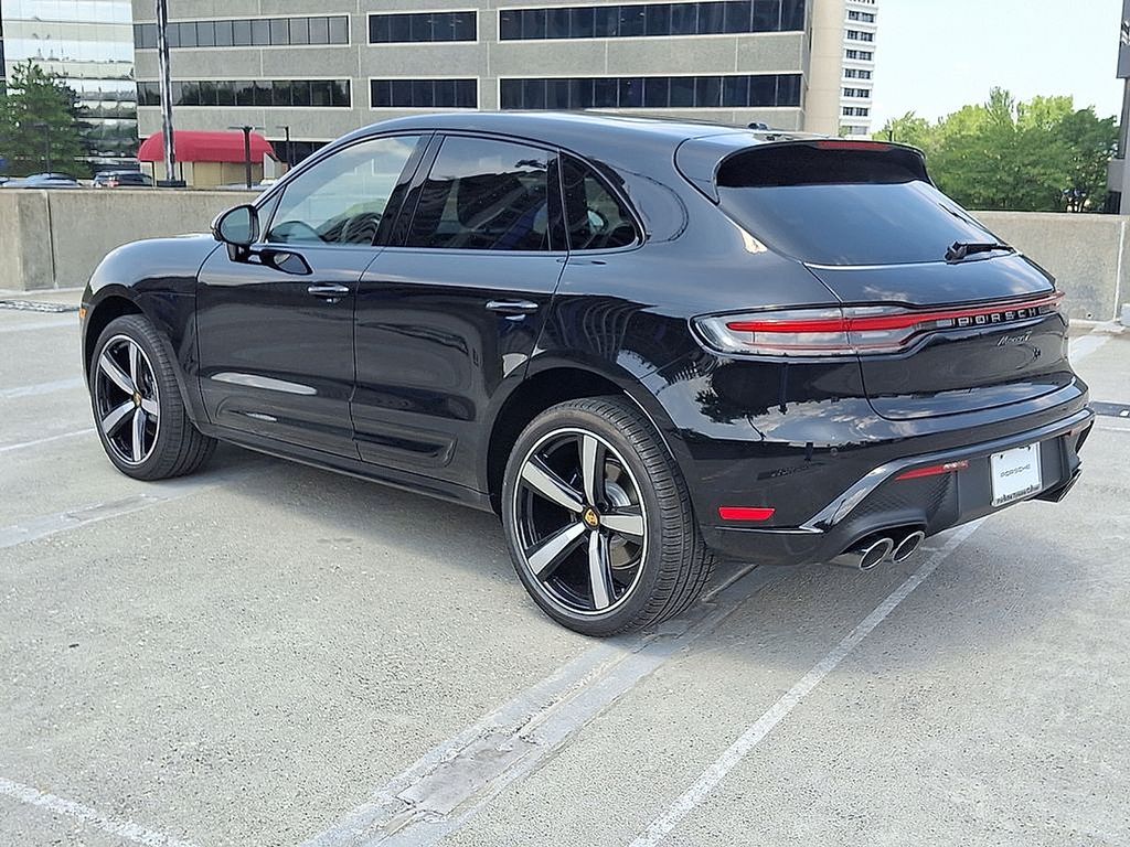 Thumbnail: 2025 Porsche Macan - 3