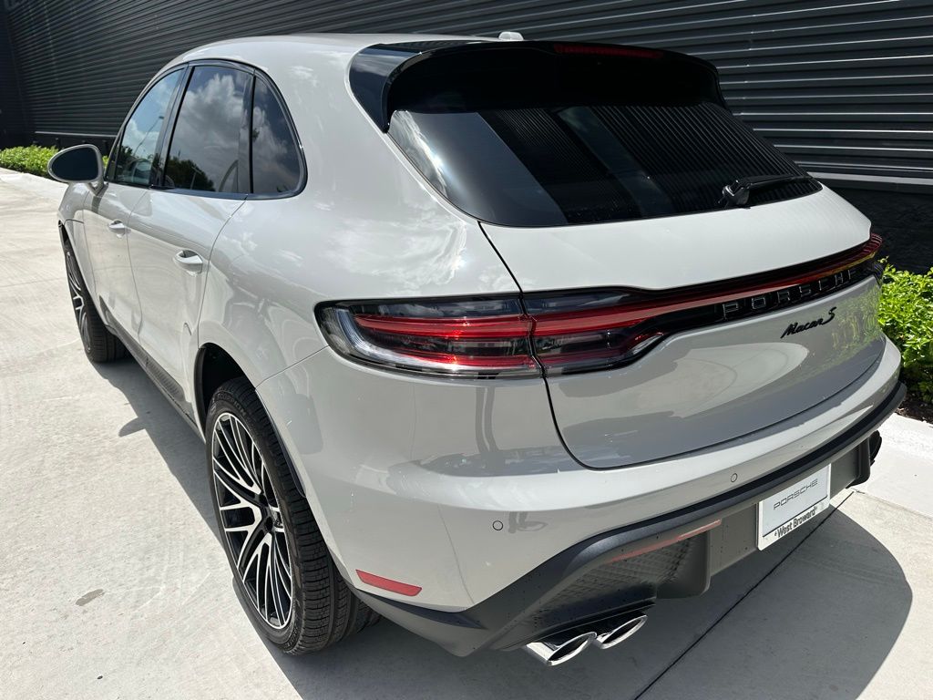 Thumbnail: 2025 Porsche Macan - 3