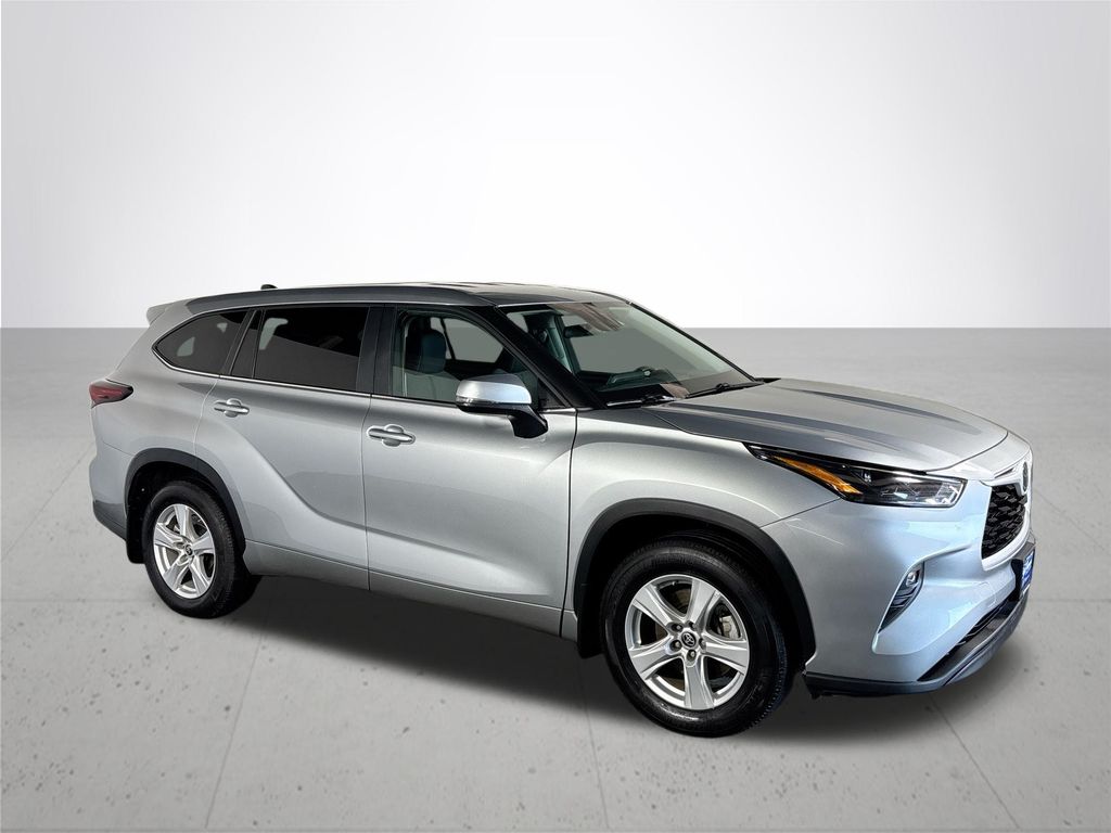 2024 Toyota Highlander LE