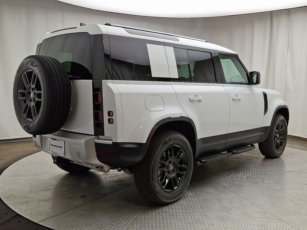 2025 Land Rover Defender 110 3