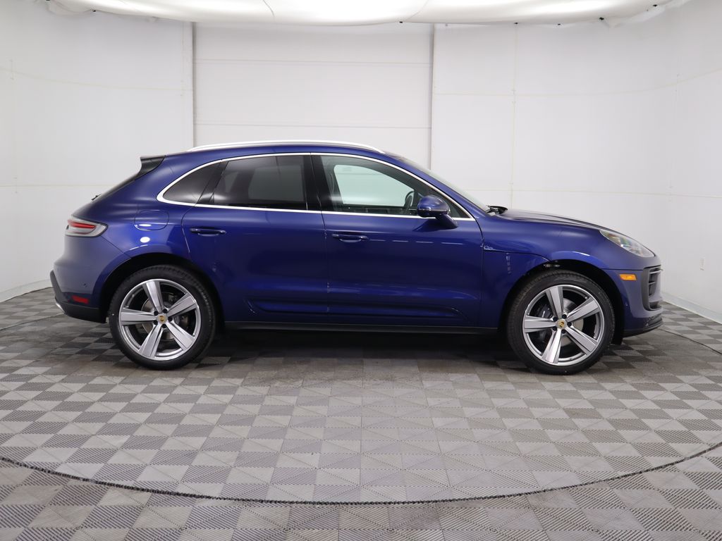 Thumbnail: 2025 Porsche Macan - 8
