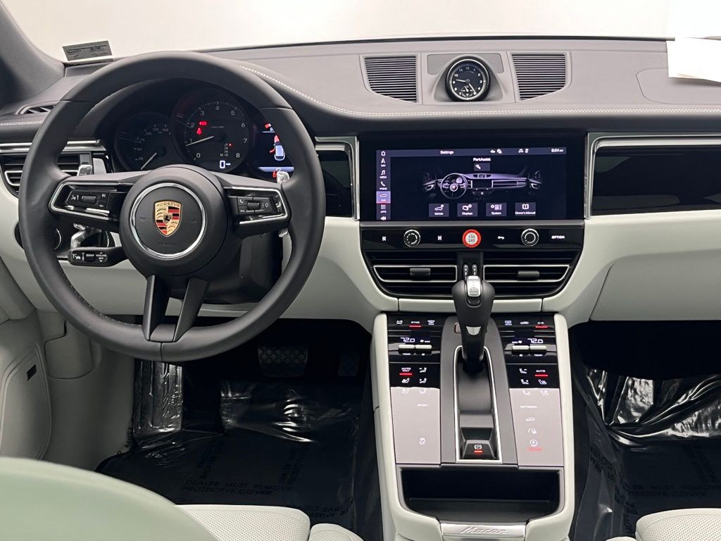 Thumbnail: 2025 Porsche Macan - 32