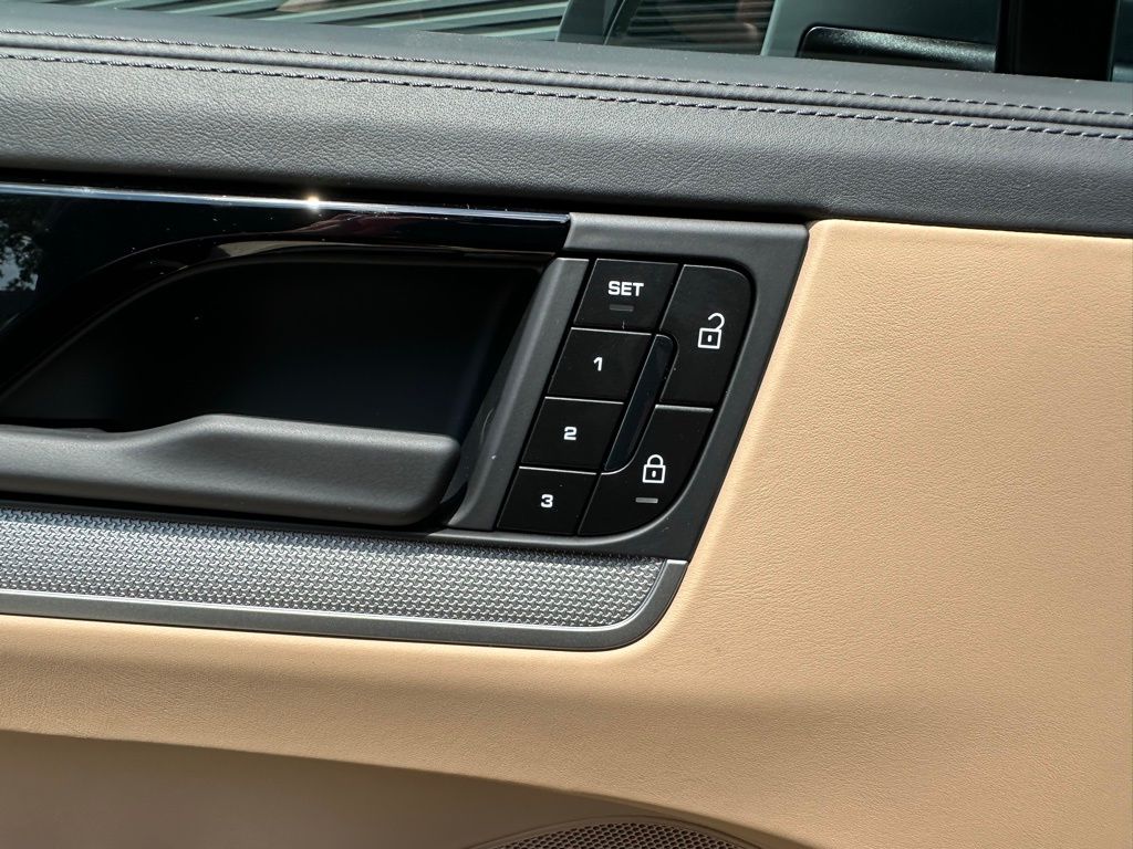 Thumbnail: 2026 Porsche Cayenne - 20