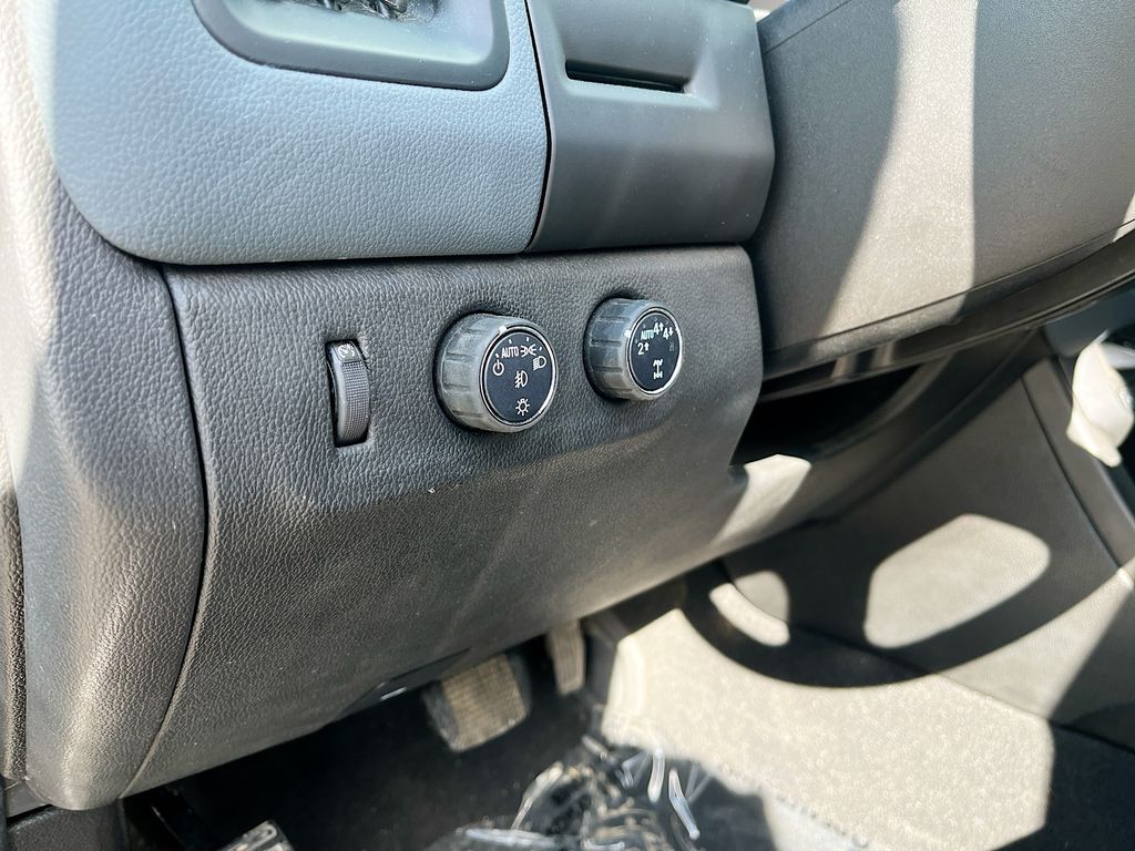 Used 2021 Black Chevrolet Z71 image 10