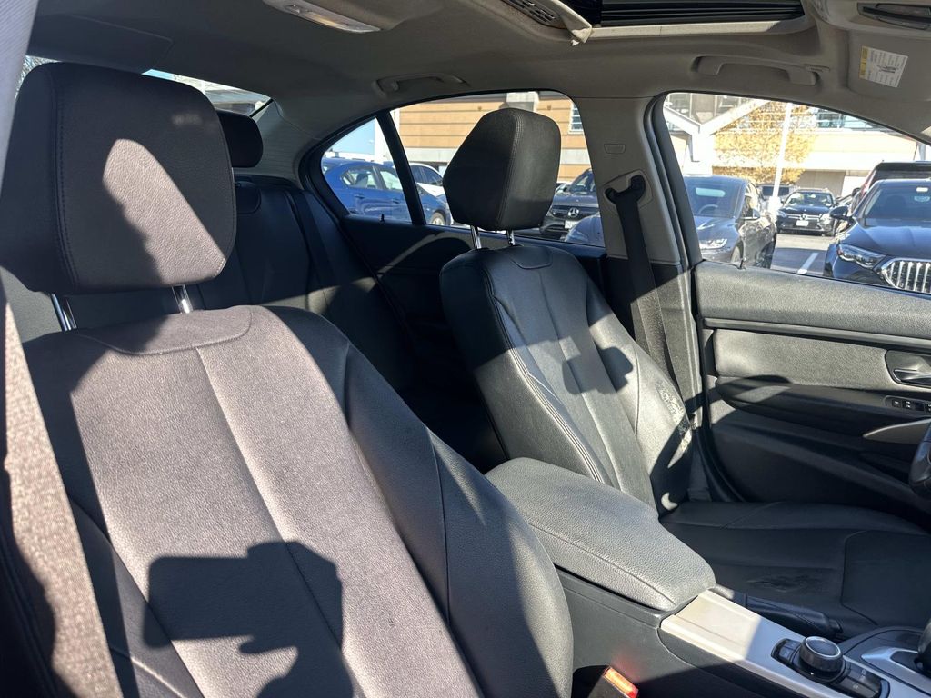 Thumbnail: 2014 BMW 3 Series - 23