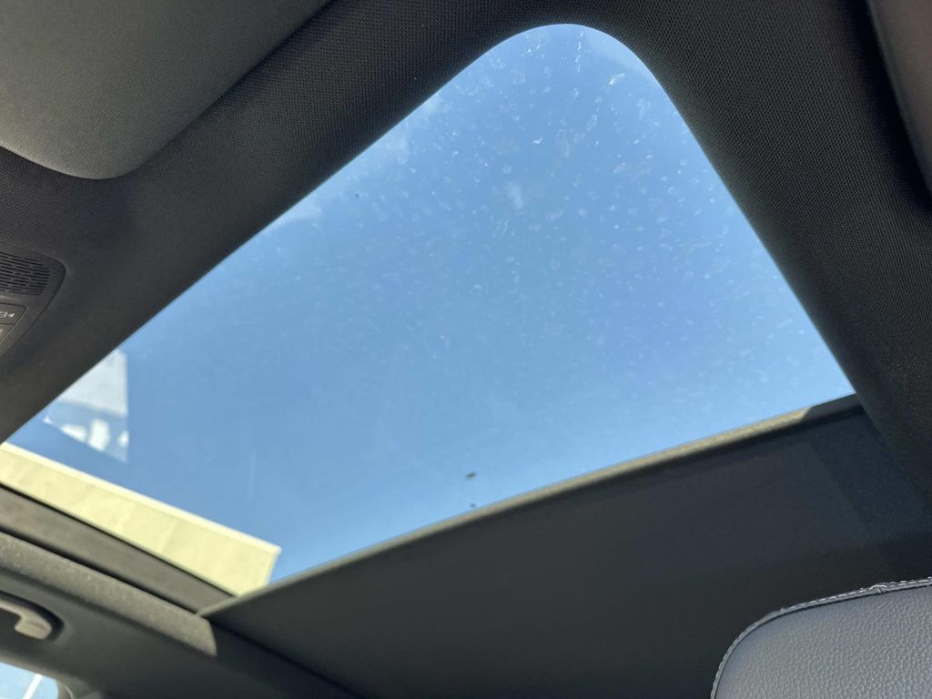 Thumbnail: 2026 Mercedes-Benz GLE - 19