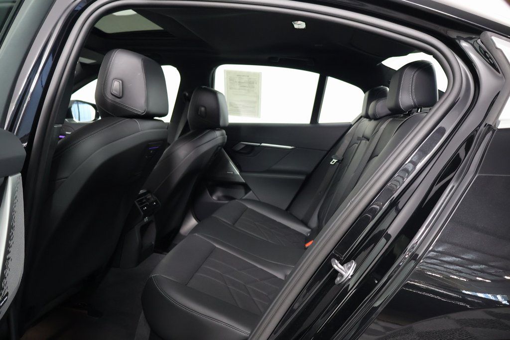 Thumbnail: 2024 BMW 5 Series - 11