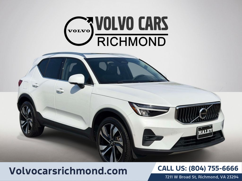  2024 Volvo XC40 B5 Plus Bright Theme AWD   