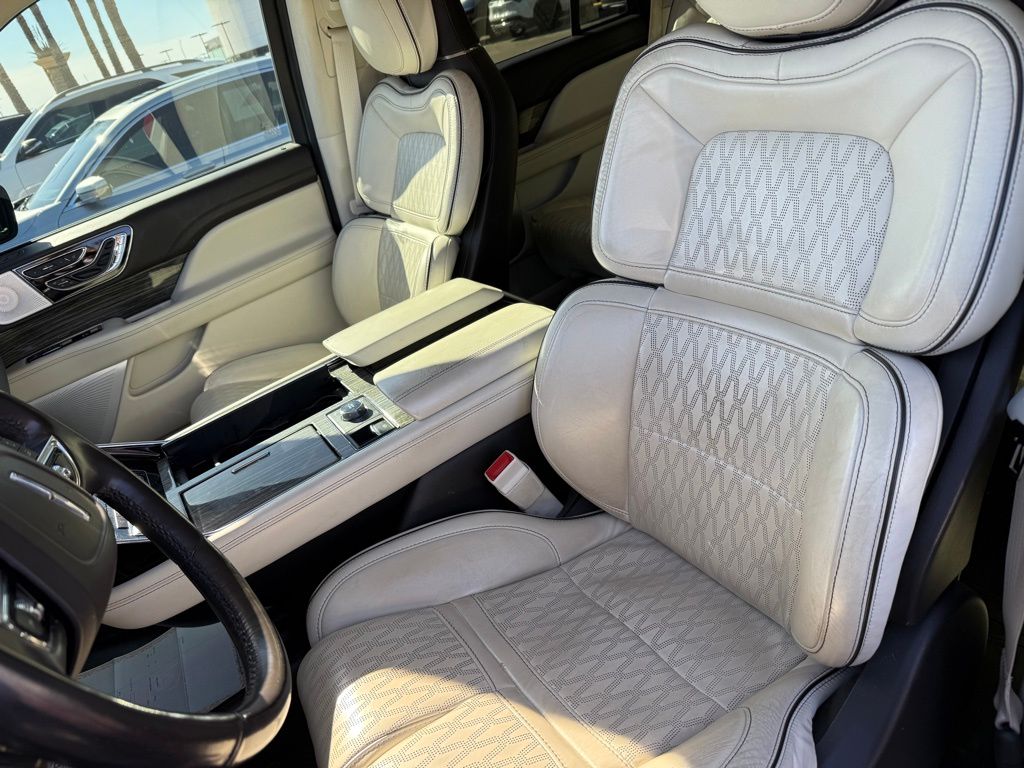 Thumbnail: 2020 Lincoln Navigator - 5