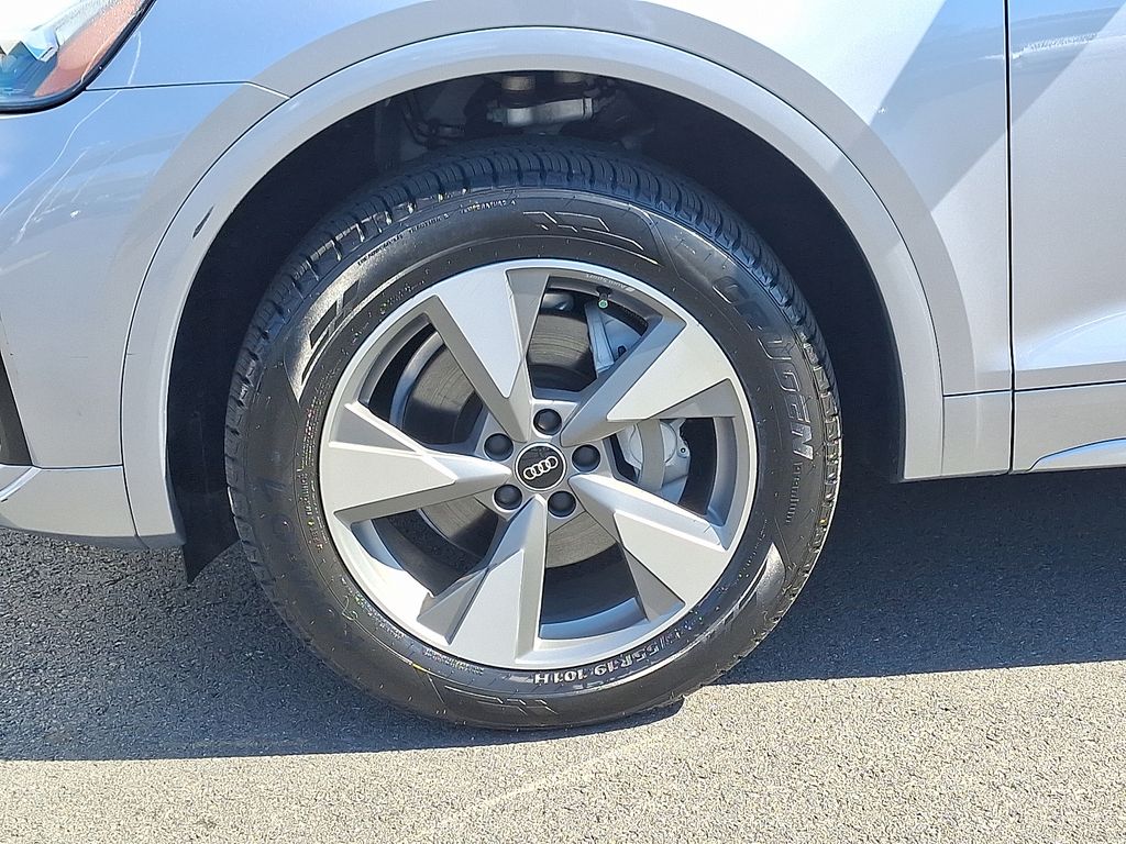 Thumbnail: 2023 Audi Q5 - 8