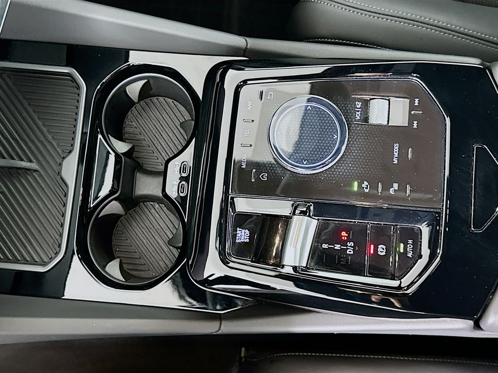 Thumbnail: 2025 BMW 5 Series - 17