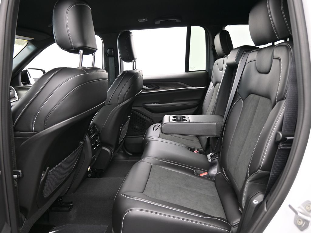 New 2026 Bright White Clearcoat Jeep Laredo image 31