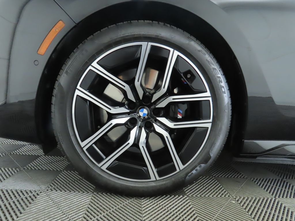 Thumbnail: 2023 BMW i7 - 31