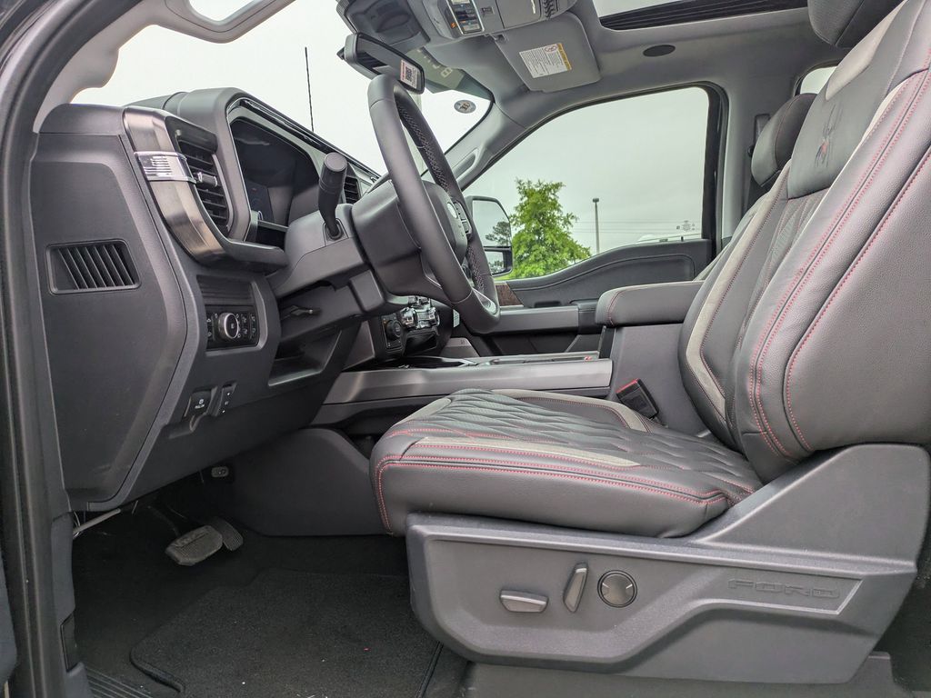 2026 Ford F-250 Super Duty Black Widow