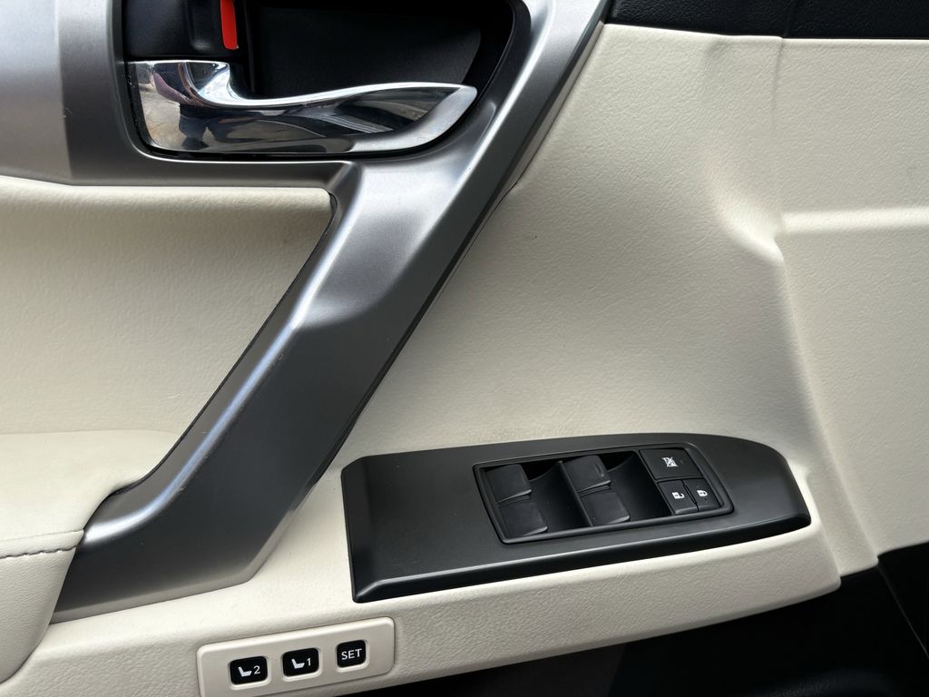 Used 2023 Eminent White Pearl Lexus 460 image 11