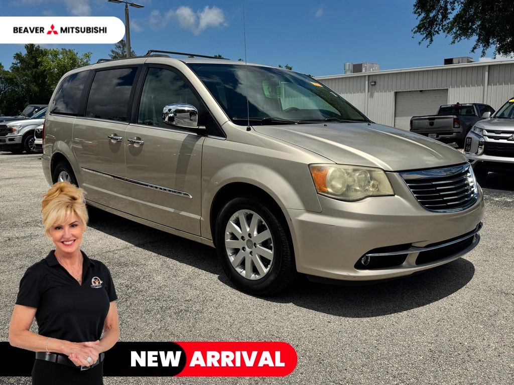 2012 Chrysler Town & Country Touring-L's photo