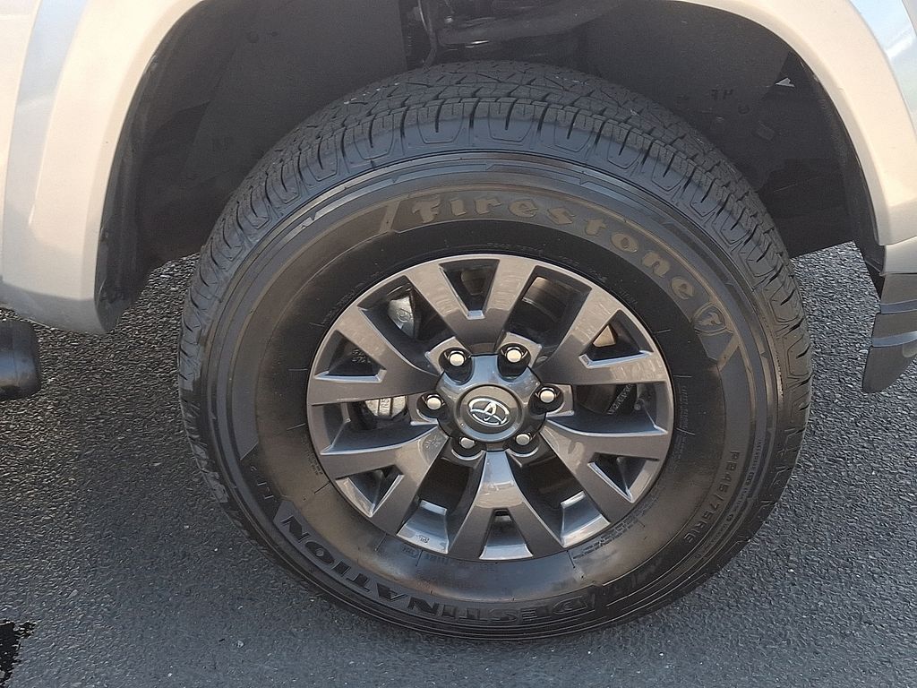 2023 Toyota Tacoma SR5 8