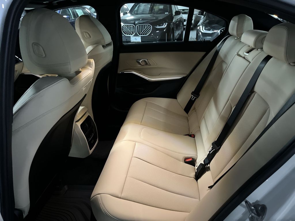 Thumbnail: 2025 BMW 3 Series - 23