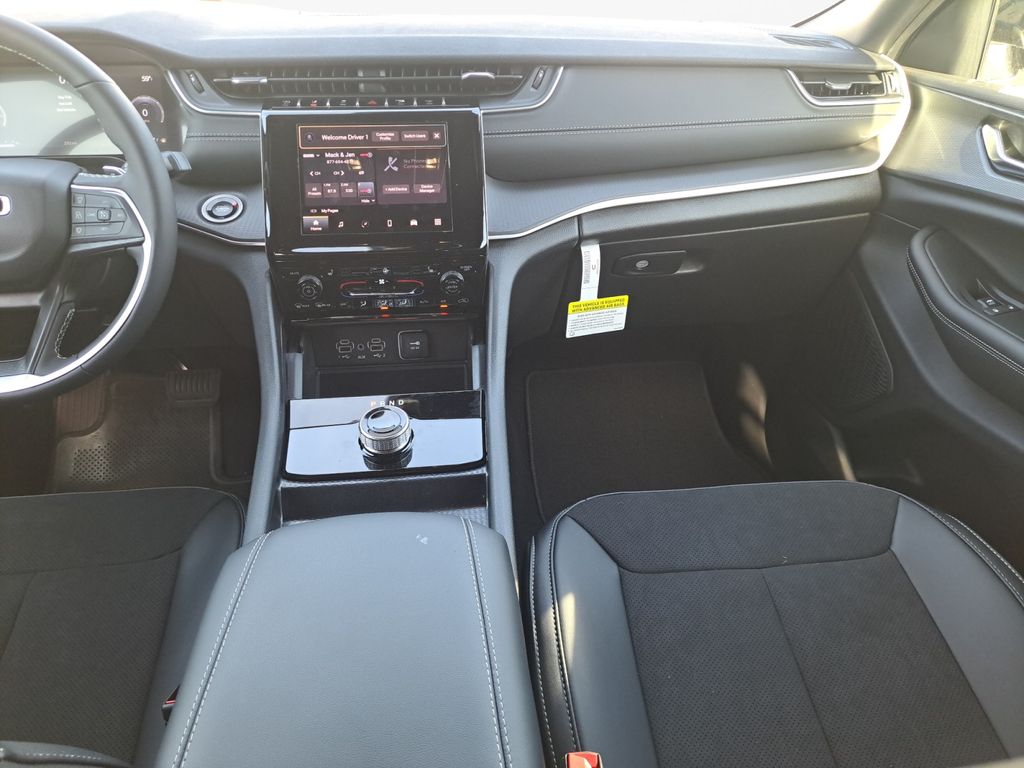 New Car 2025 Jeep Grand Cherokee  Laredo For Sale Under $40,000 In Austin, Texas