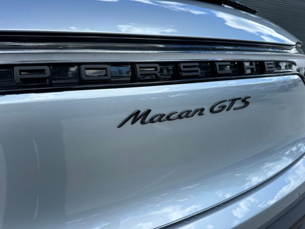 Thumbnail: 2025 Porsche Macan - 13