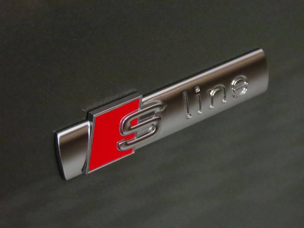 Thumbnail: 2025 Audi Q3 - 11