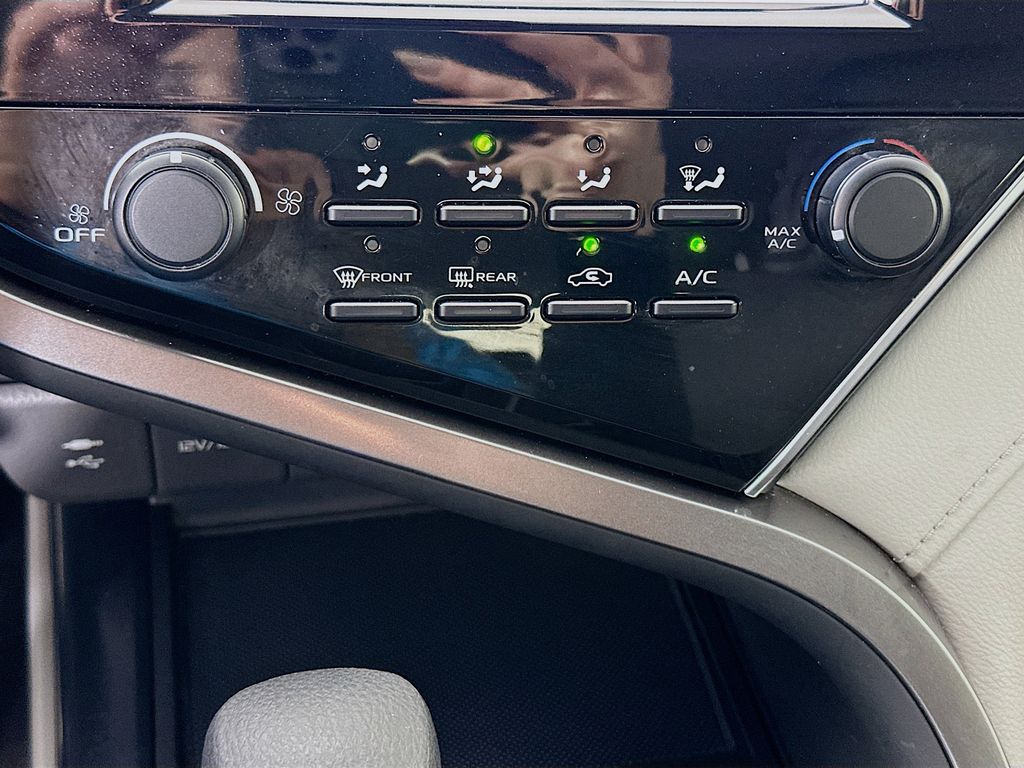 Thumbnail: 2018 Toyota Camry - 15