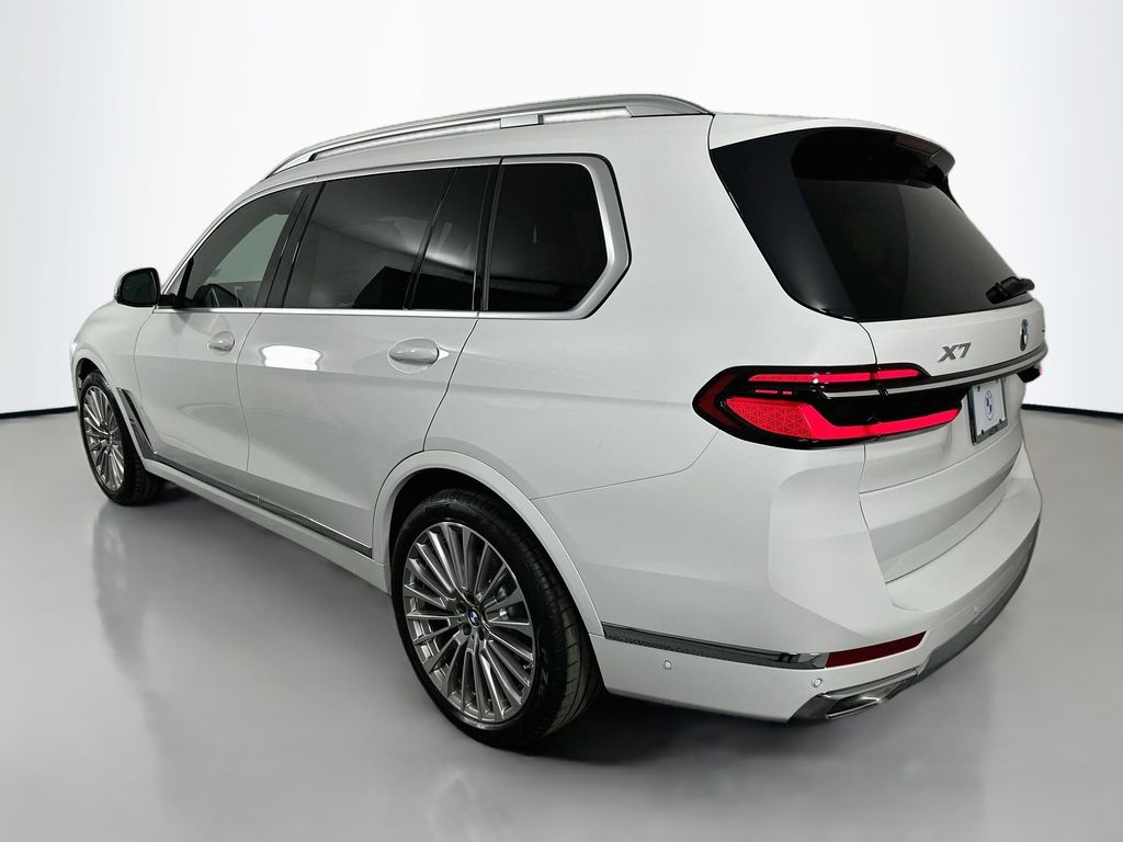 Thumbnail: 2027 BMW X7 - 7