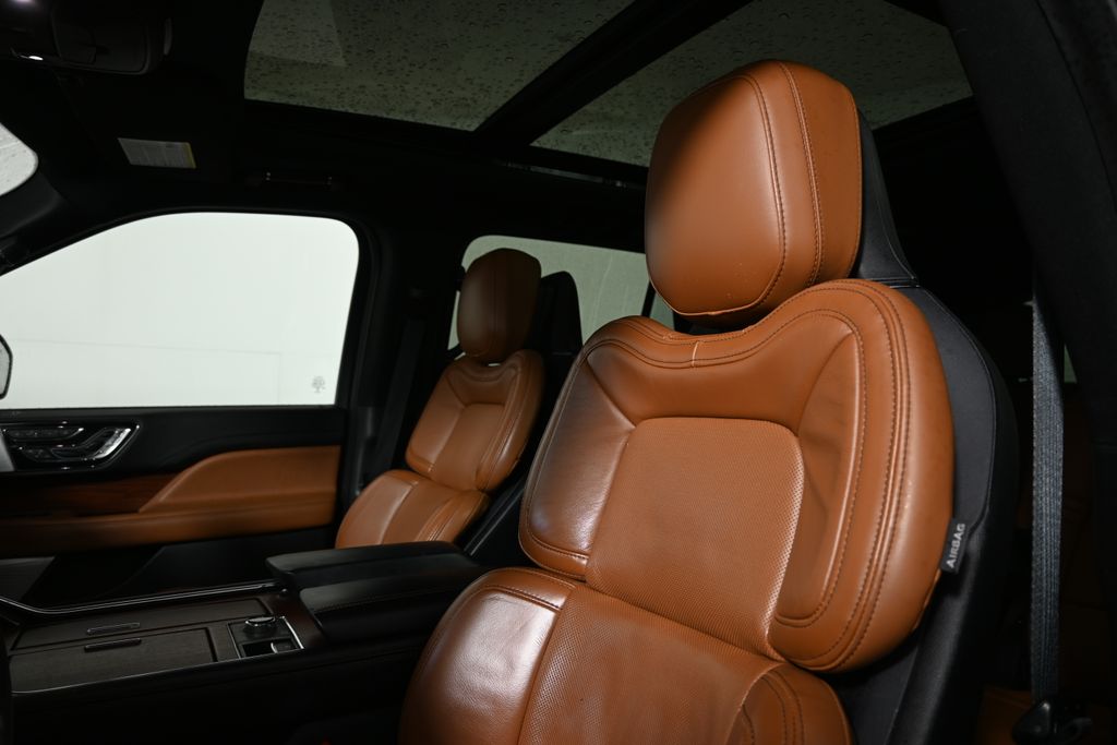 Thumbnail: 2021 Lincoln Navigator - 4