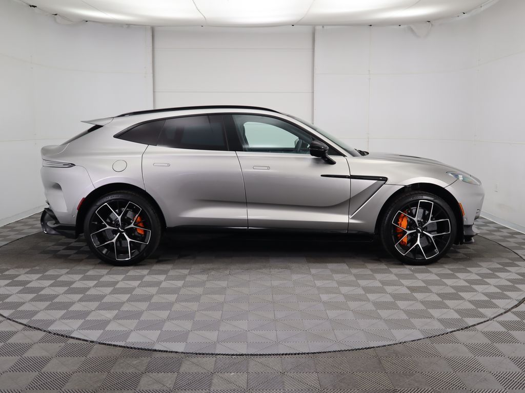 2025 Aston Martin DBX 707 4