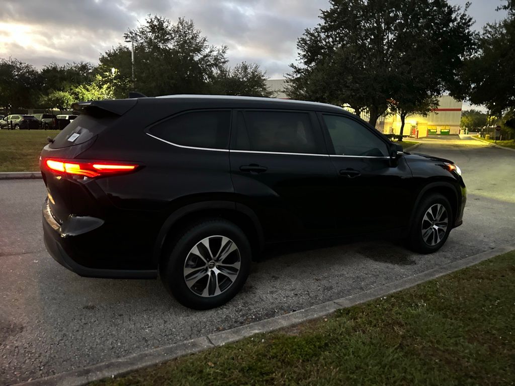Thumbnail: 2023 Toyota Highlander - 5
