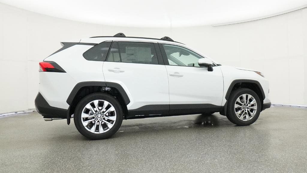 Thumbnail: 2025 Toyota RAV4 - 31