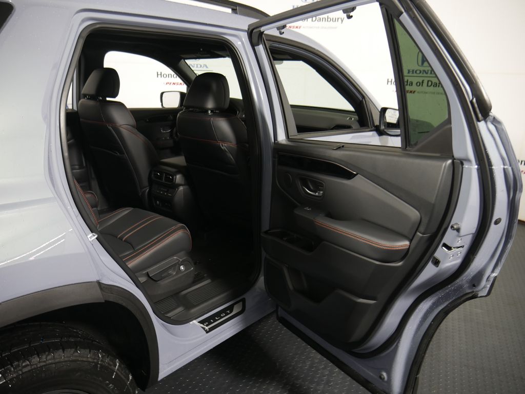 2025 Honda Pilot TrailSport 9