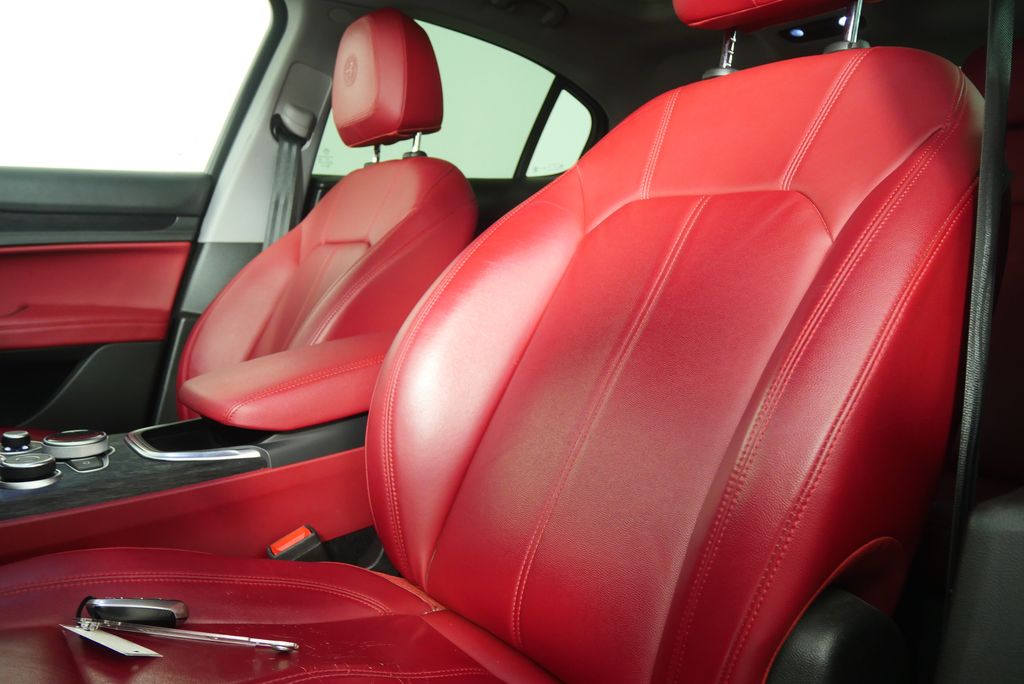 Thumbnail: 2021 Alfa Romeo Stelvio - 10