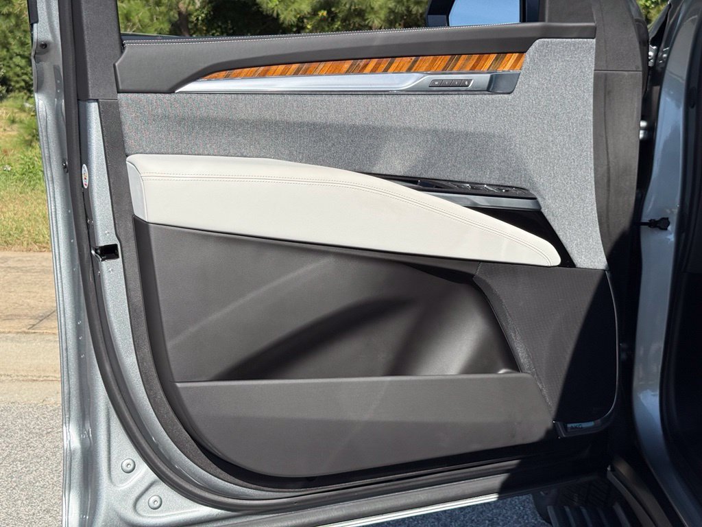 2025 Cadillac Escalade ESV Sport Platinum Silver Metallic - Jim Hudson Acura - Image 22