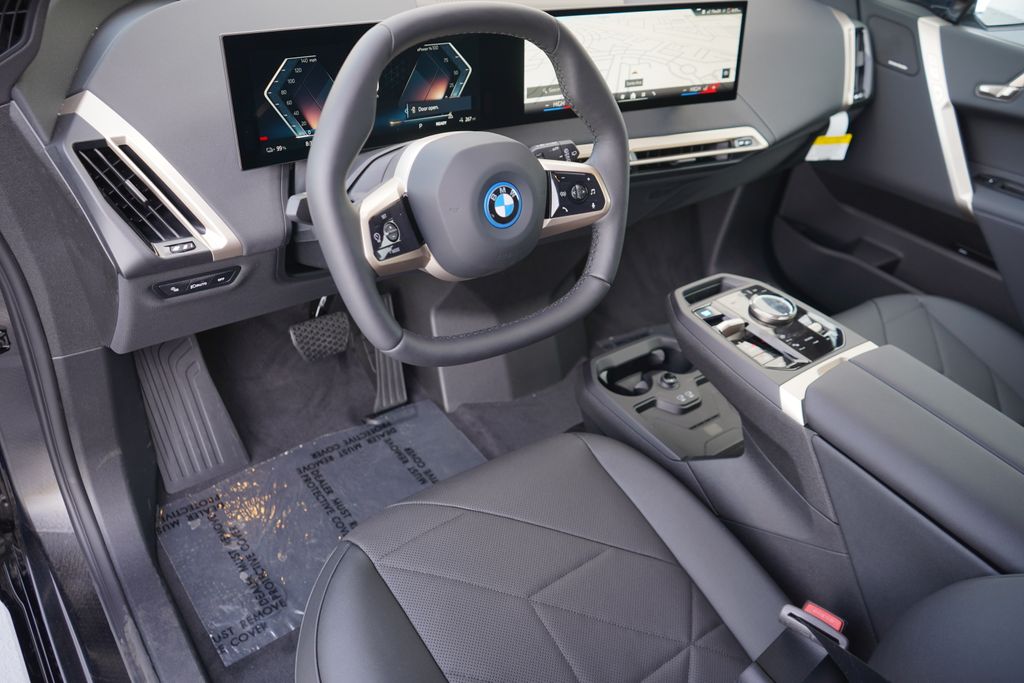 2025 BMW iX xDrive50 12