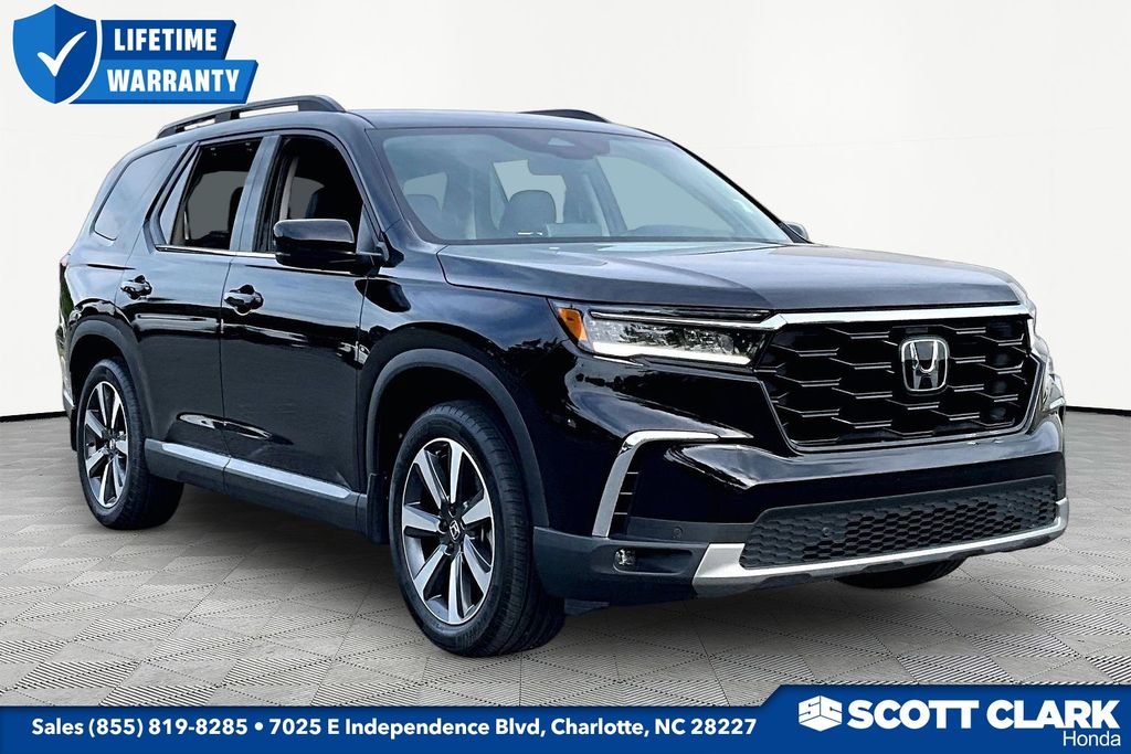 2025 Honda Pilot Touring 2WD's photo
