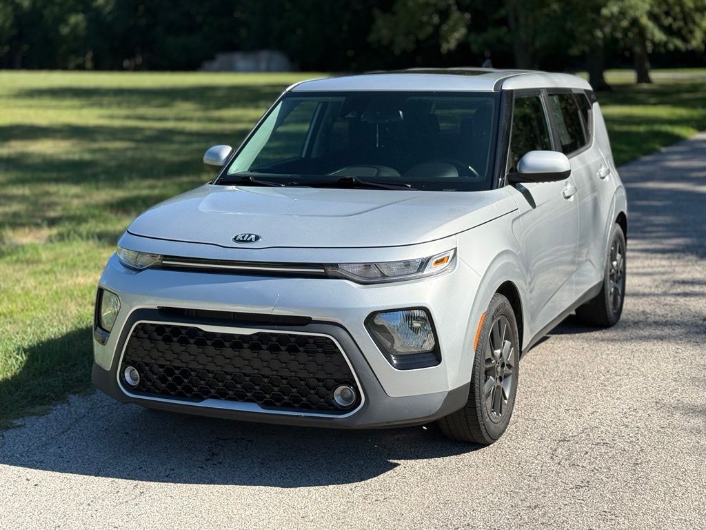 Sparkling Silver 2021 Kia Soul SUV / Crossover Front-Wheel Drive Continuously Variable Transmission