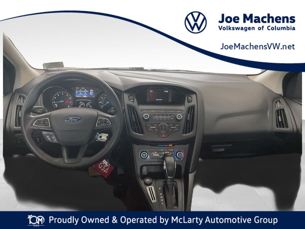 Lightning Blue Metallic 2018 Ford Focus SE Sedan Front-Wheel Drive 6-Speed Automatic