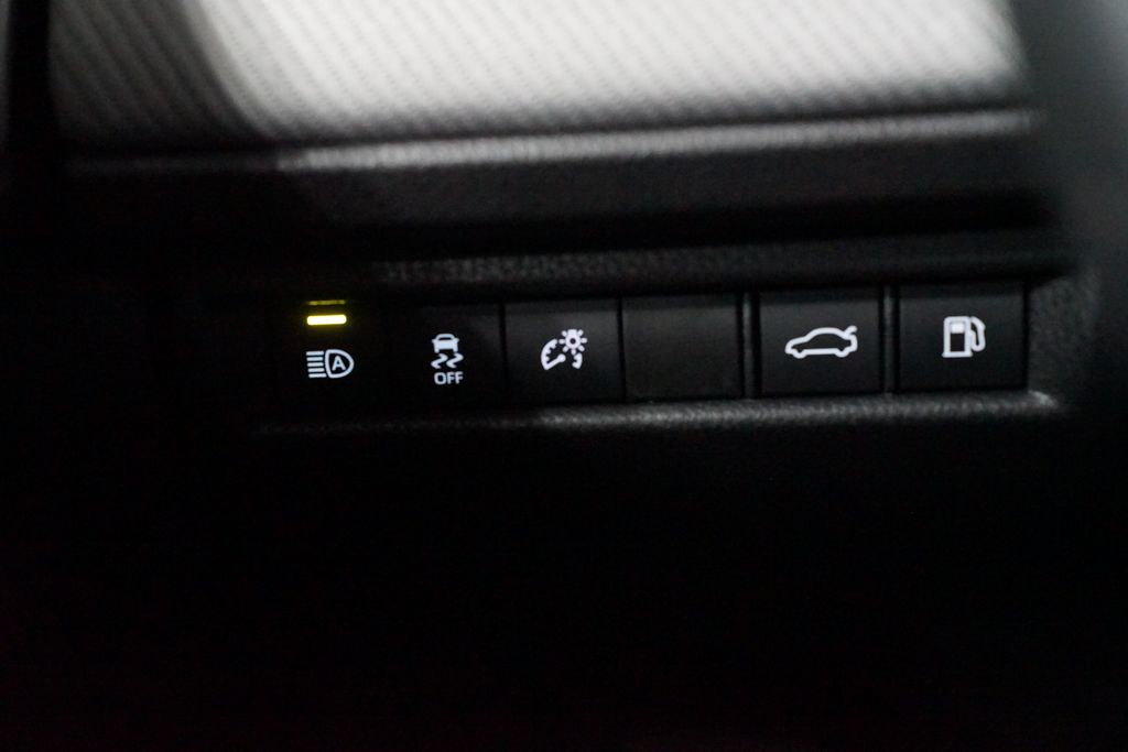 Thumbnail: 2025 Toyota Camry - 25