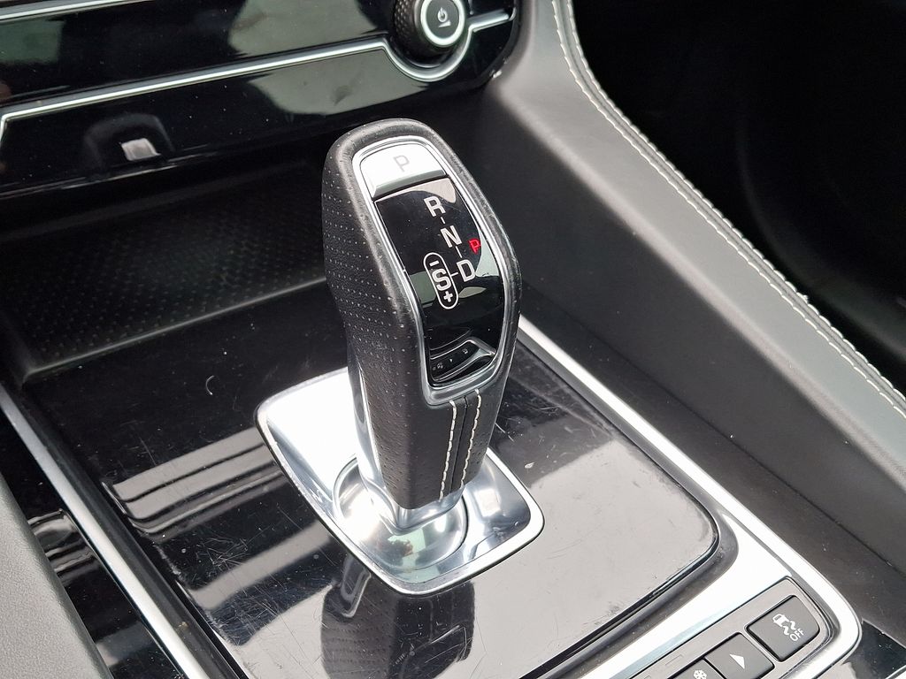 2020 Jaguar F-Pace SVR 18