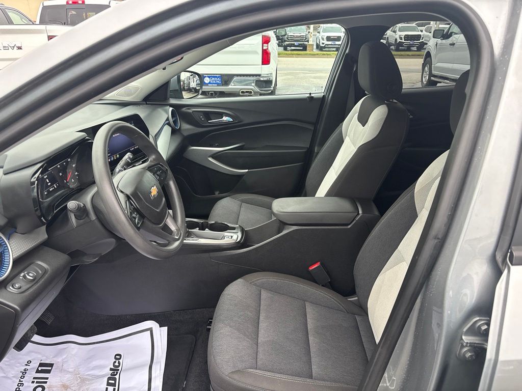 Used 2024 Chevrolet Trax SUV