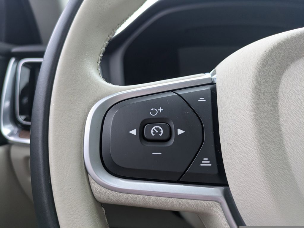2021 Volvo S60 T5 Momentum
