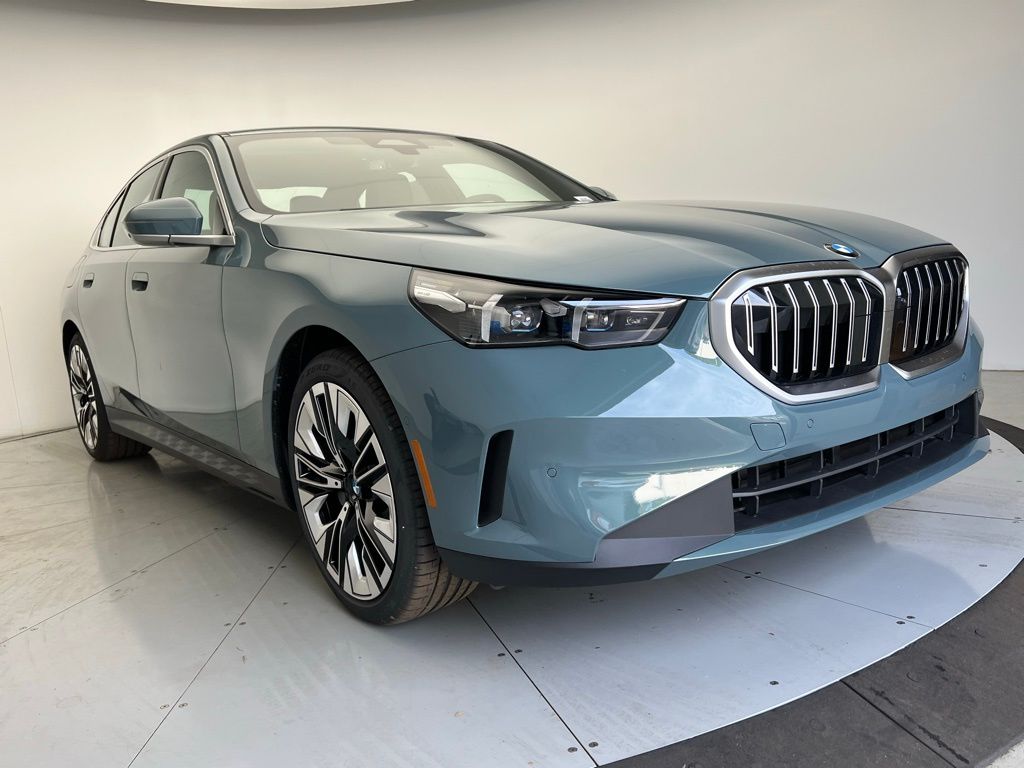 Thumbnail: 2026 BMW 5 Series - 2