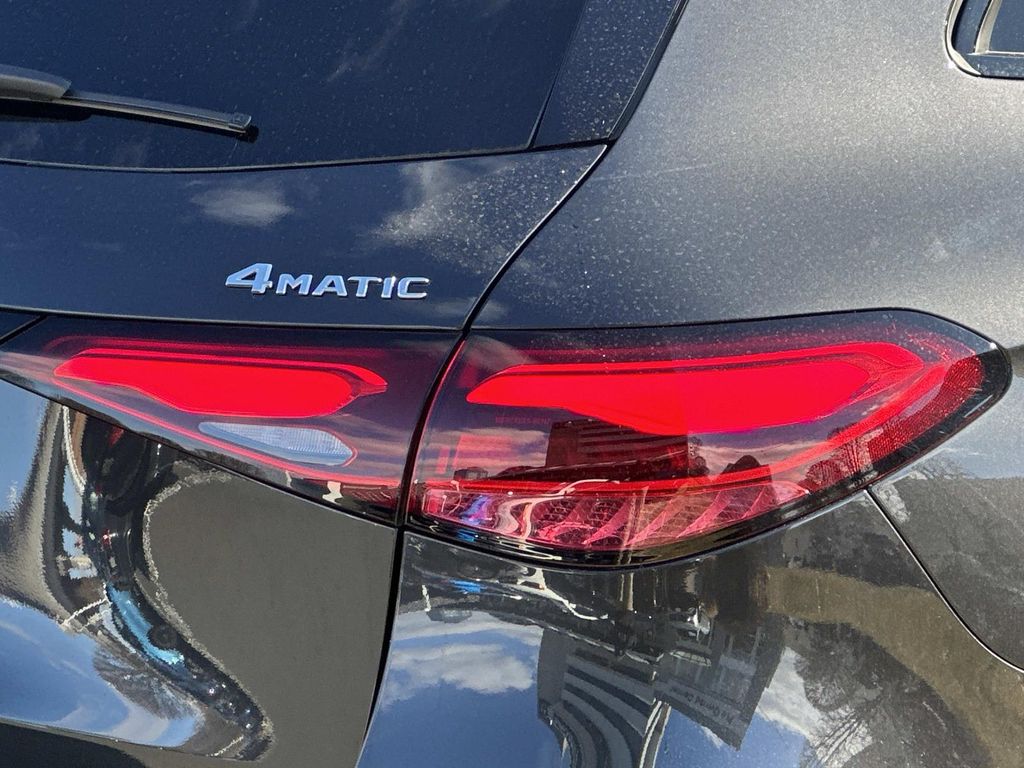 Thumbnail: 2025 Mercedes-Benz GLC - 10