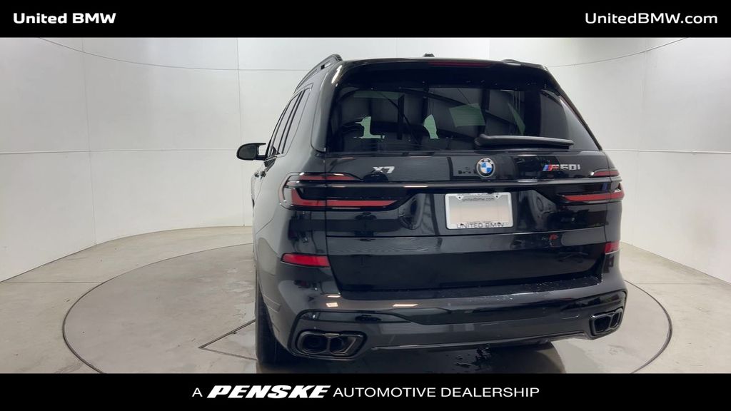 2026 BMW X7 M60i 7