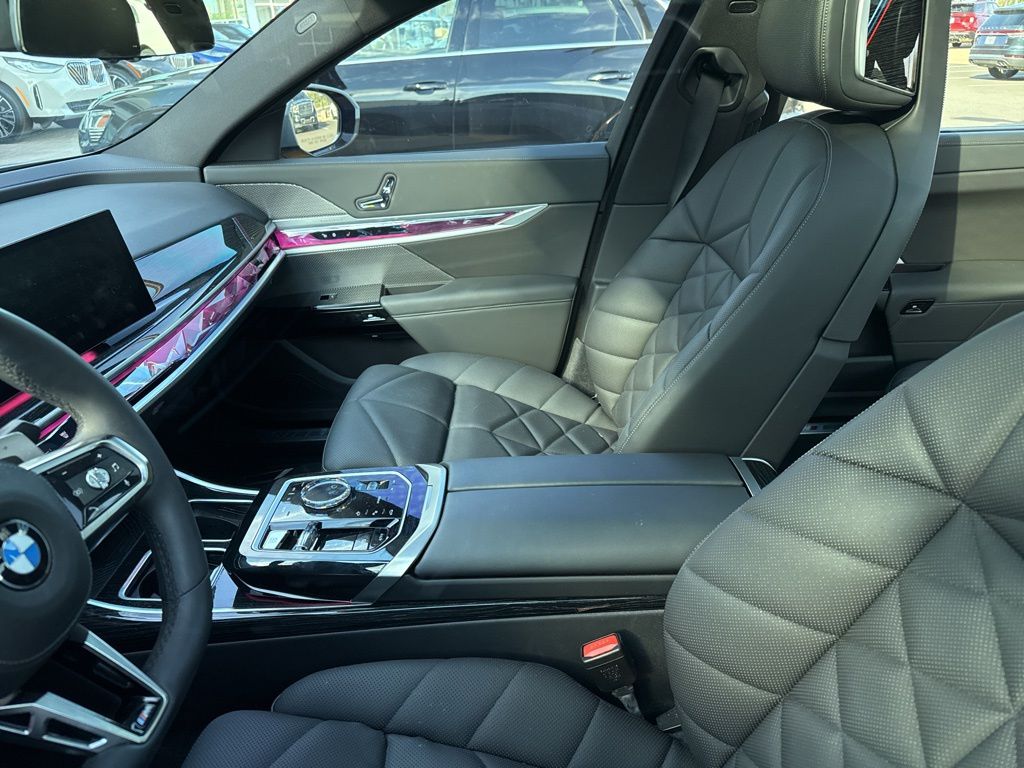 Thumbnail: 2024 BMW 7 Series - 8