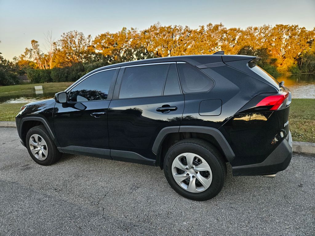 2023 Toyota RAV4 LE 3