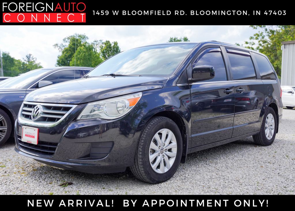 Black Metallic 2013 Volkswagen Routan SE with RSE and Nav Minivan Front-Wheel Drive 6-Speed Automatic