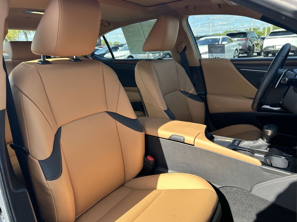 Thumbnail: 2025 Lexus ES - 16